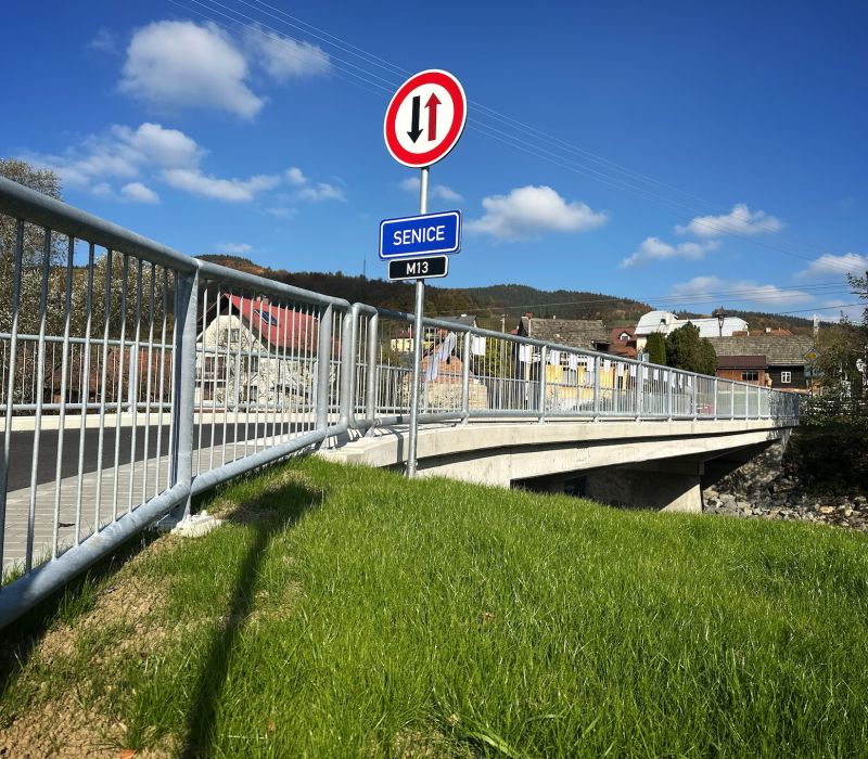 Most M13 na MK v obci Lužná